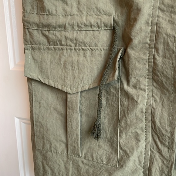 Women’s Olive Green Military Style Vest with Pockets Patches Zippers Size Small - Picture 4 of 9